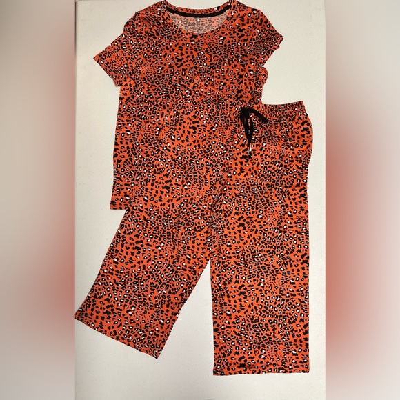 Comfort Code by Cuddl Duds Cheetah Cropped Pant Loungewear Pajama Set NWOT - Picture 3 of 9